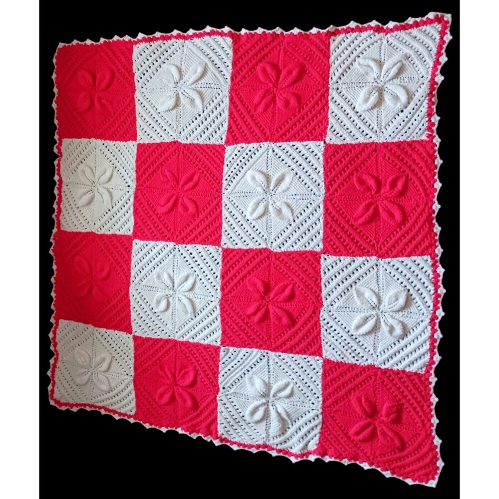 VTG Red & White Hand Crochet Granny Square Christmas Afghan Throw Blanket - Picture 4 of 6